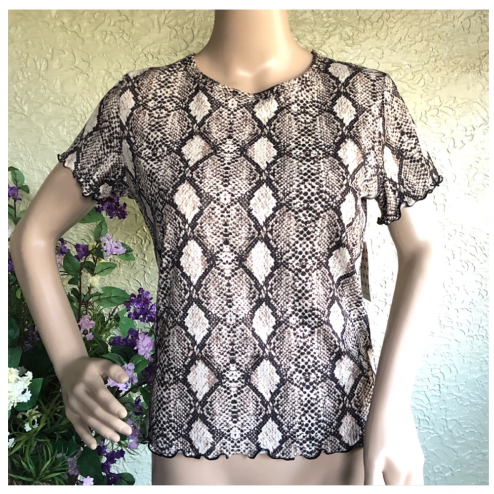 Free Kisses Women’s Snake Skin Print Tops